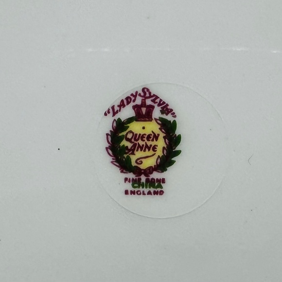 Queen Anne Lady Sylvia 8" Salad Plates(Set of 2) Bone China England - Picture 5 of 5